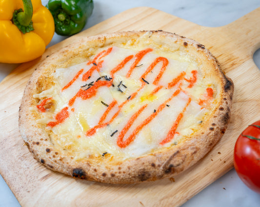 もち明太子｜香ばしい牡蠣だし醤油ベースの生地ととろける餅の和風ピザ。ピリ辛明太子ソースと刻み海苔の風味が絶妙なハーモニー